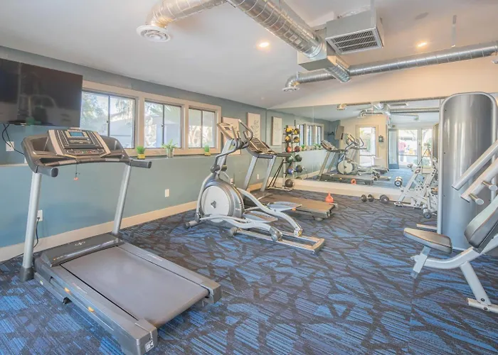 Apartment Close To Paradise Mall Shop Dine Relax